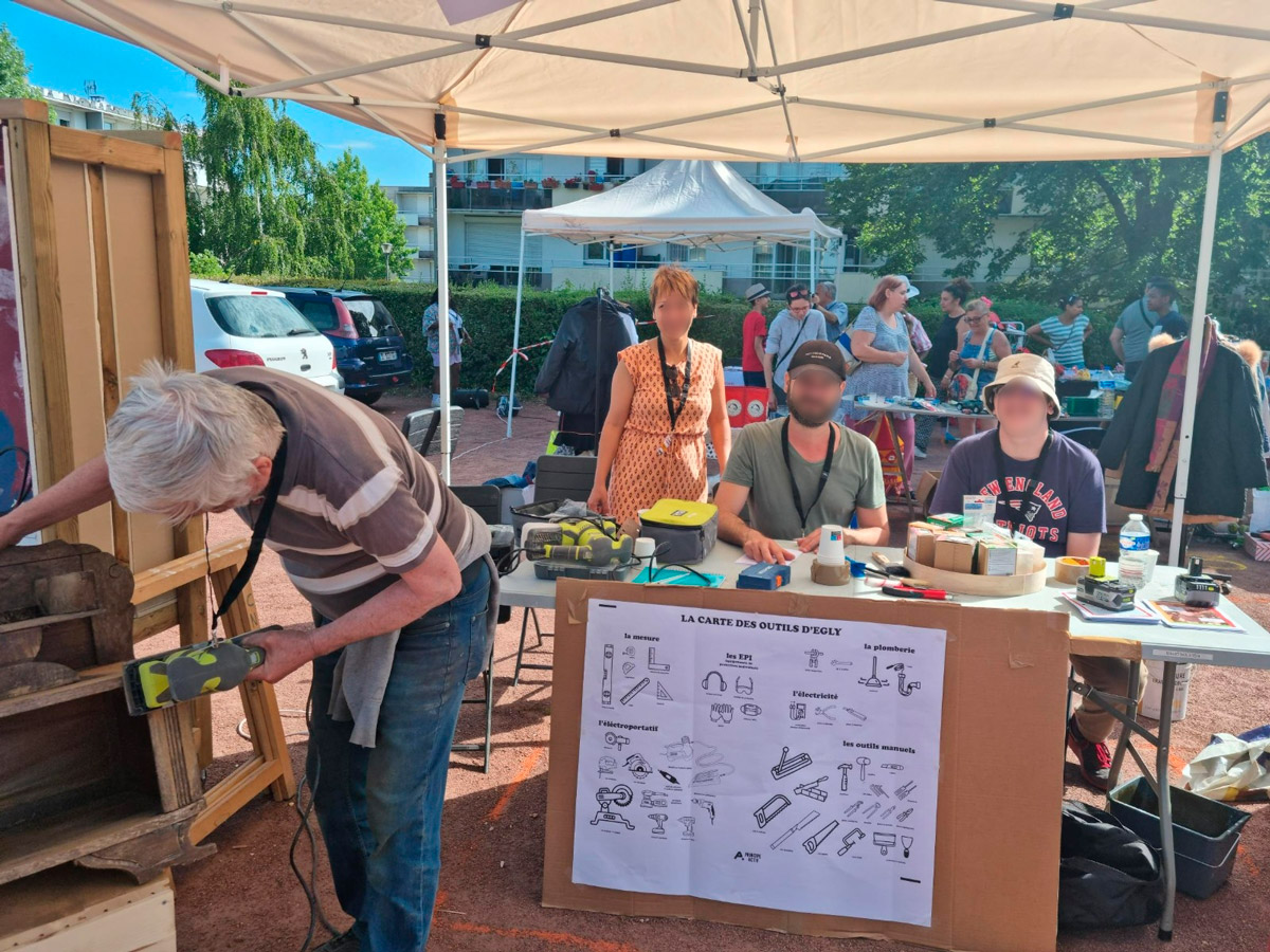 Brocante Solidaire à la Longue Mare (Égly)